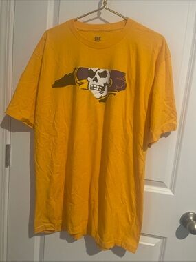East Carolina Pirates Men's Yellow Graphic Crewneck T-Shirt - Skull Design XL